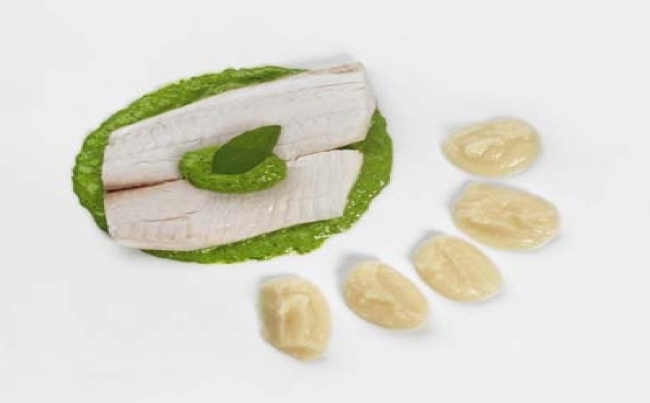 Pescado en salsa pesto y puré de pallares